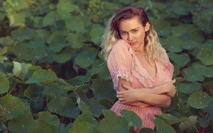 Miley Cyrus 'cai cần sa được 3 tuần', bí mật chuẩn bị album mới
